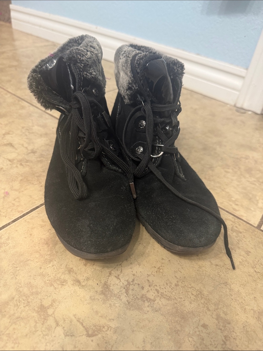 Sporto Black Faux-Fur Lace-Up Kids Boots